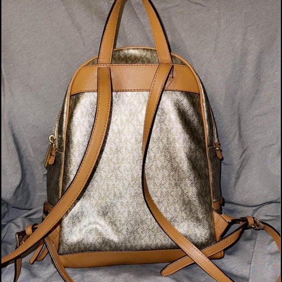 Michael Kors - Picture 3 of 3